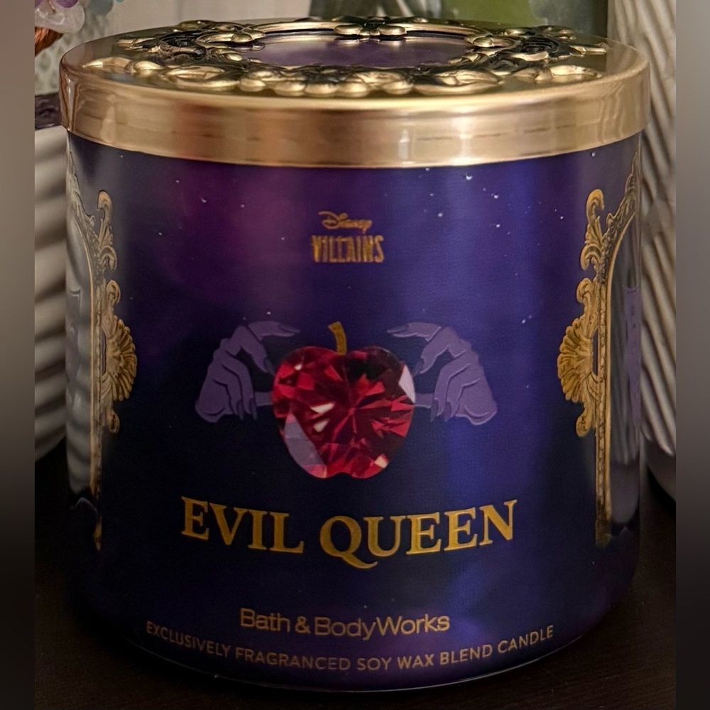 🆕👸🏻 BATH & BODY WORKS “EVIL QUEEN” 3-WICK CANDLE. BRAND NEW. SOY WAX BLEND.
